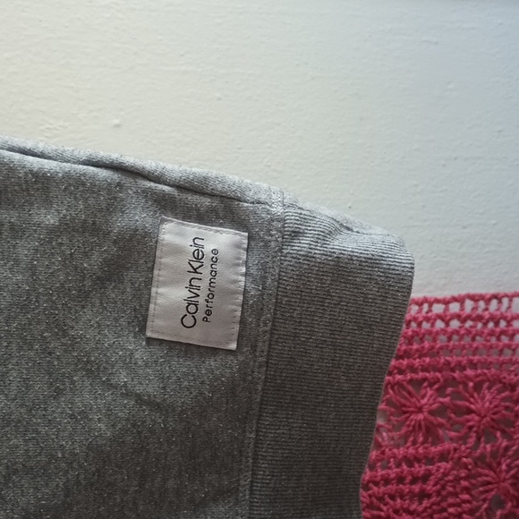 Calvin Klein performance sweatshirt - Picture 2 of 6